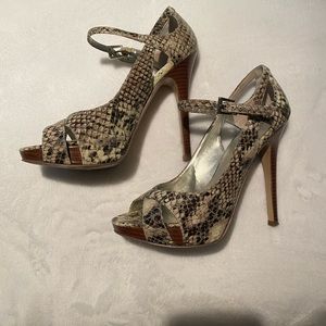 GUESS SNAKE-PRINT HEELS